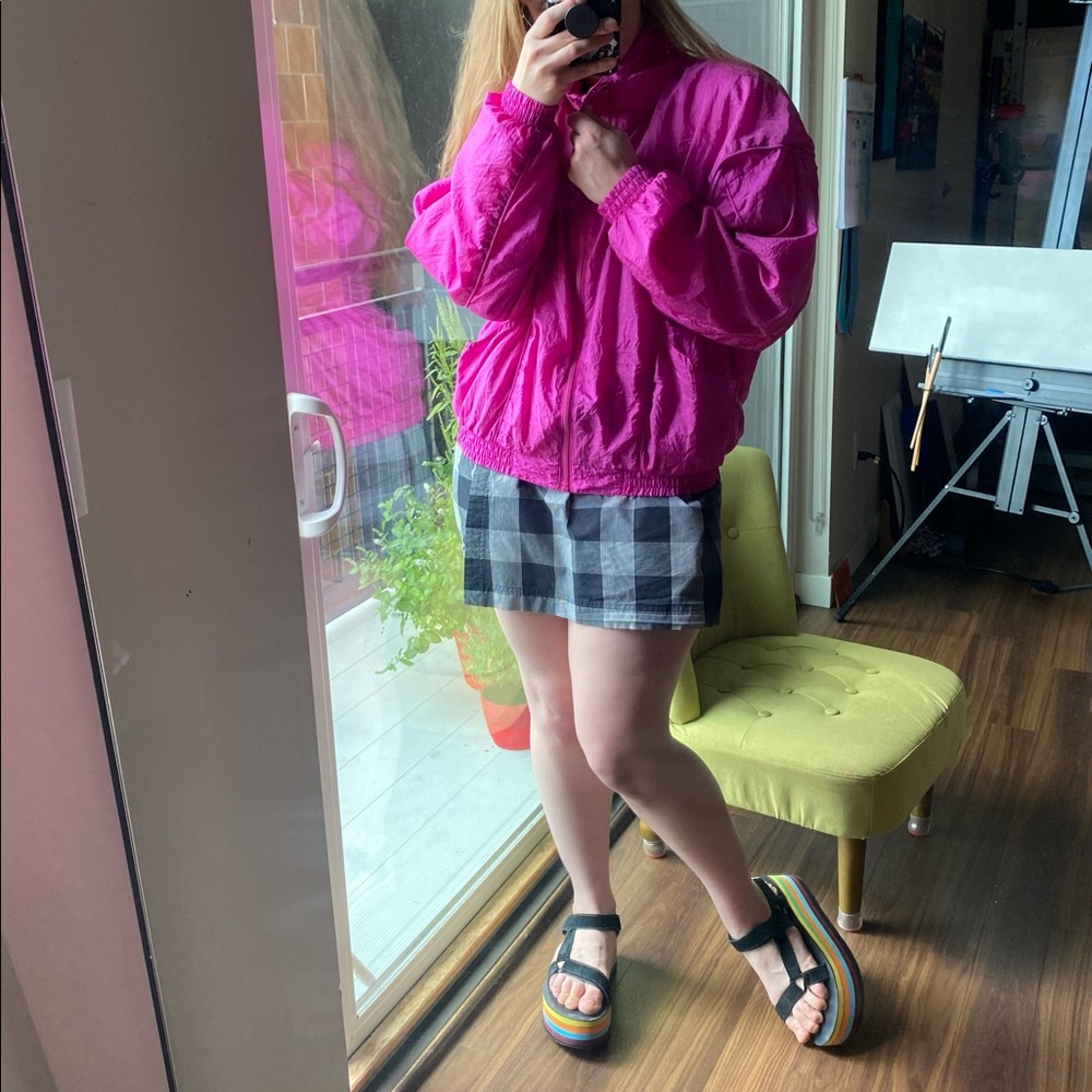 She’ll shock vintage pink windbreaker jacket
